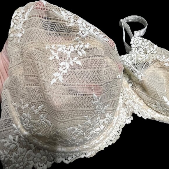 Wacoal 38DD Bra Beige Embrace Lace Underwire 65191 Lace Embroidered Back Close - Picture 3 of 6